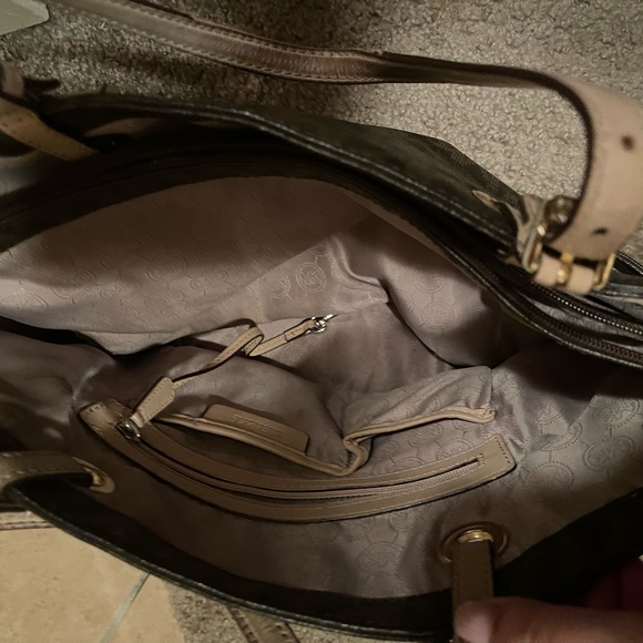 Michael Kors purse - Picture 4 of 8